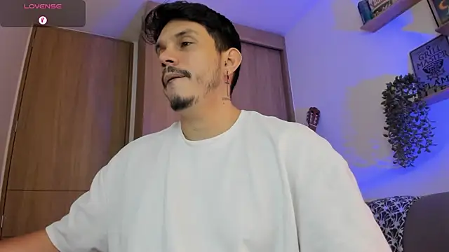alejandro_stark Show in webcam