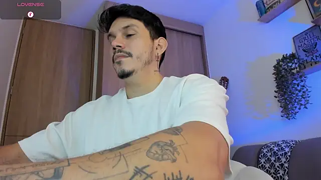 alejandro_stark Show in webcam