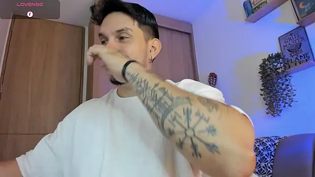 Show de alejandro_stark na webcam