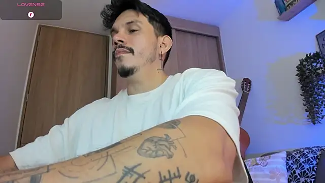Pokazy przed kamerką – alejandro_stark