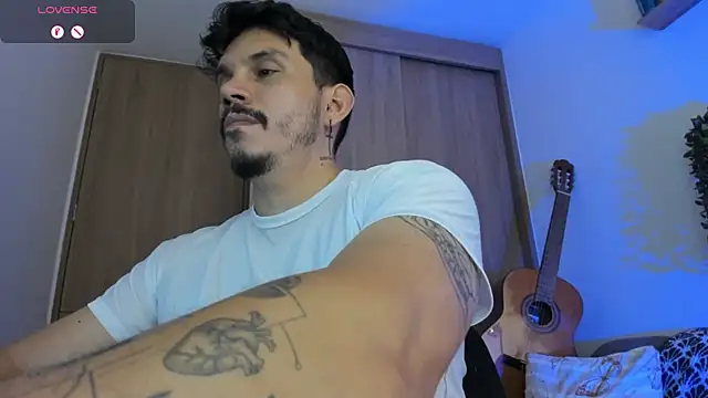 alejandro_stark's Webcam Show