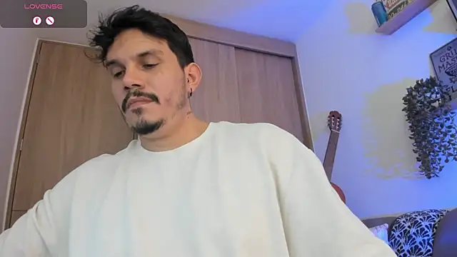 Show modela alejandro_stark na web-kameri