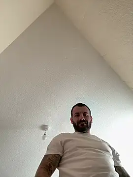 TattooGuy88 Pertunjukan Webcam