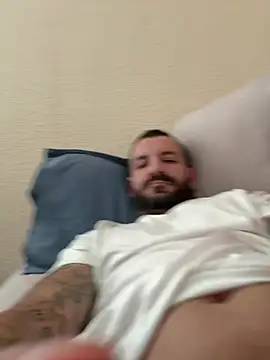 TattooGuy88 Show in webcam