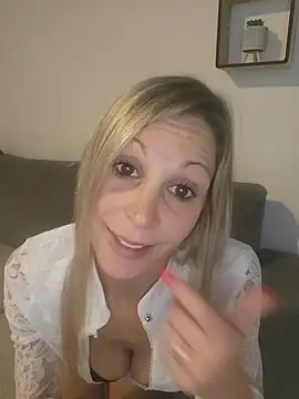צ'אט XXX בשידור חי של jennyy256