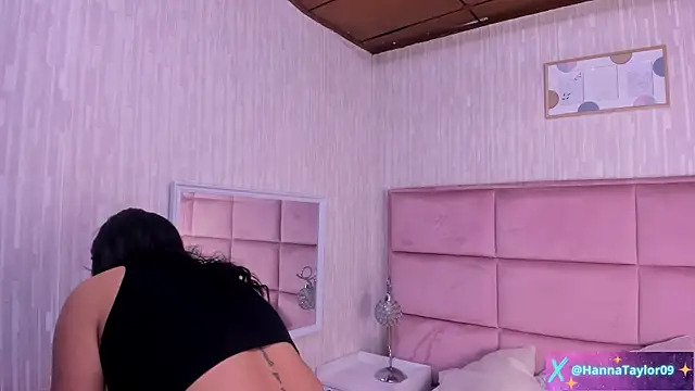 חדר צ'אט בשידור חי של HannaTaylor