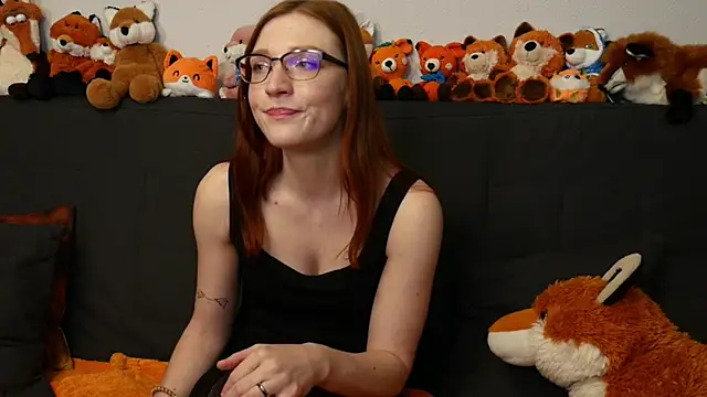 FinaFoxy Adlı Modelin Canlı XXX Sohbeti