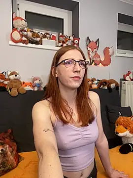 FinaFoxy XXX чат на живо