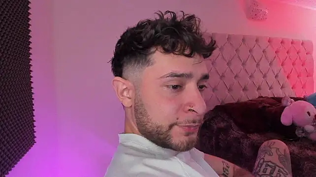 AbbyAndChris2's Live XXX Chat