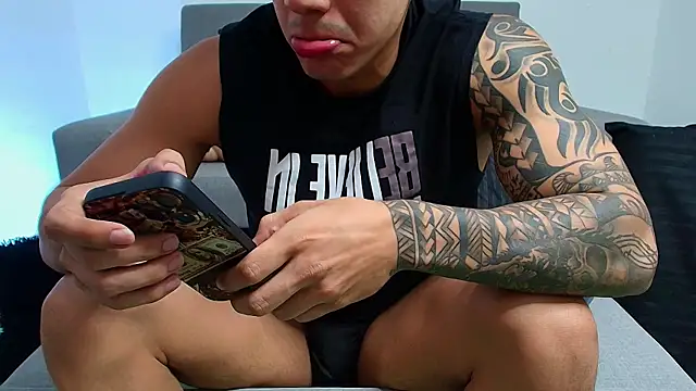 BrayaanFit élő XXX-chatje