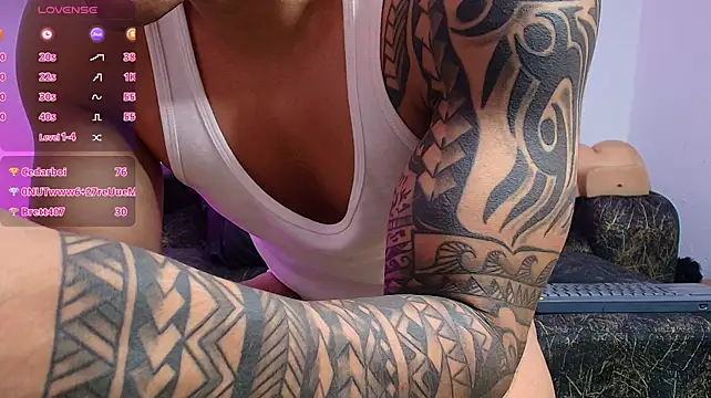 Show modela BrayaanFit na web-kameri