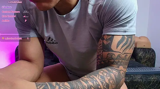 Show modela BrayaanFit na web-kameri