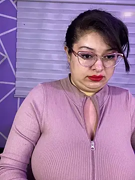 צ'אט XXX בשידור חי של MiiaaJoness