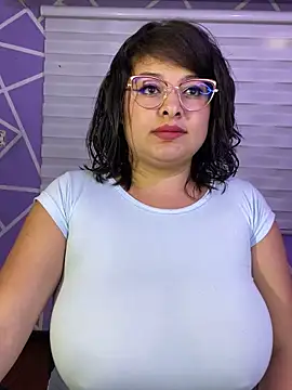 MiiaaJoness' Webcam Show
