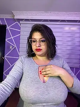 MiiaaJoness' Webcam Show