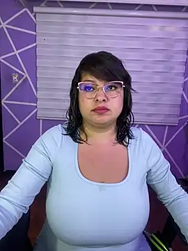 MiiaaJoness Adlı Modelin Canlı XXX Sohbeti
