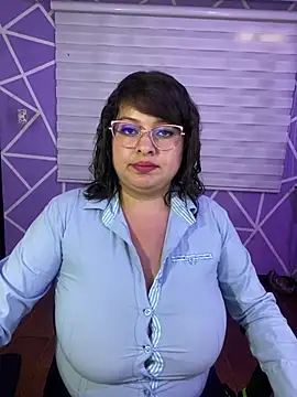 MiiaaJoness' Live XXX Chat