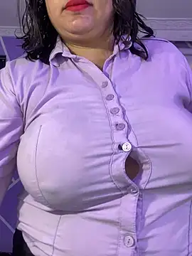 צ'אט XXX בשידור חי של MiiaaJoness