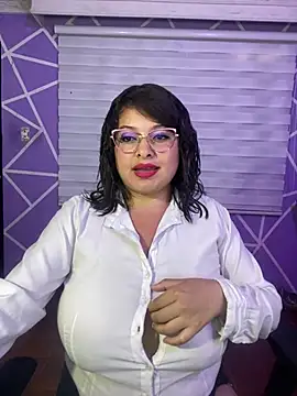 دردشة MiiaaJoness الجنسية المباشرة