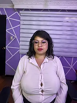 Show modela MiiaaJoness na web-kameri