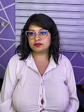 MiiaaJoness' Webcam Show