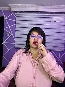 MiiaaJoness' Webcam Show