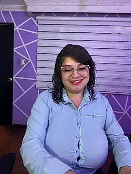 MiiaaJoness' Webcam Show