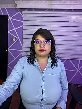 MiiaaJoness' Webcam Show