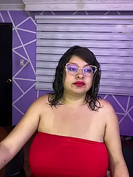 MiiaaJoness' Webcam Show