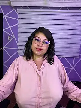 MiiaaJoness' Webcam Show