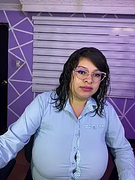 MiiaaJoness' Webcam Show