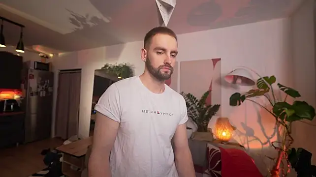 enjoy_me Adlı Modelin Web Kamerası Şovu