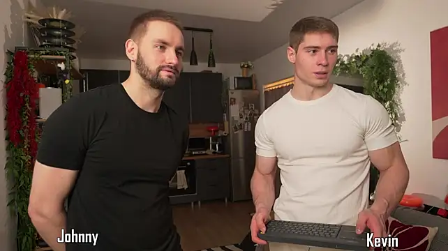enjoy_me Adlı Modelin Web Kamerası Şovu