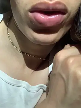 MiroKari2's Webcam Show