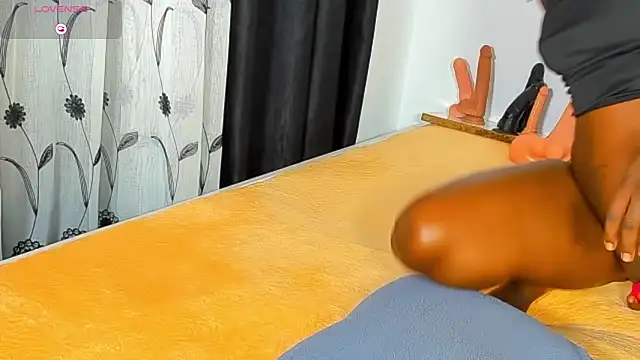 חדר צ'אט בשידור חי של CREAMY_BUBBLEGUM