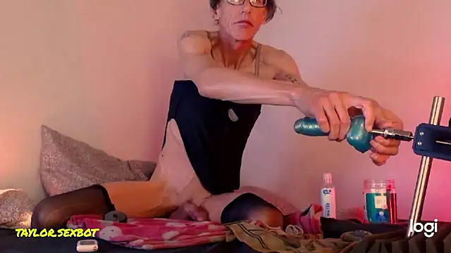 Taylorsexbot Show in webcam