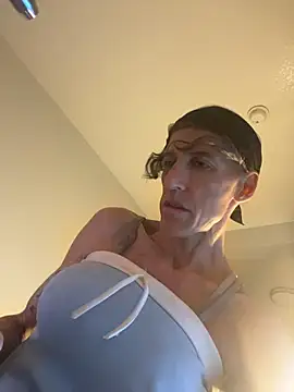 Taylorsexbot Show in webcam