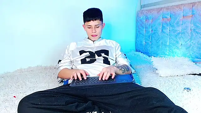 צ'אט XXX בשידור חי של _justinmoon2
