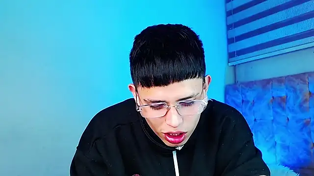הופעת וובקאם של _justinmoon2