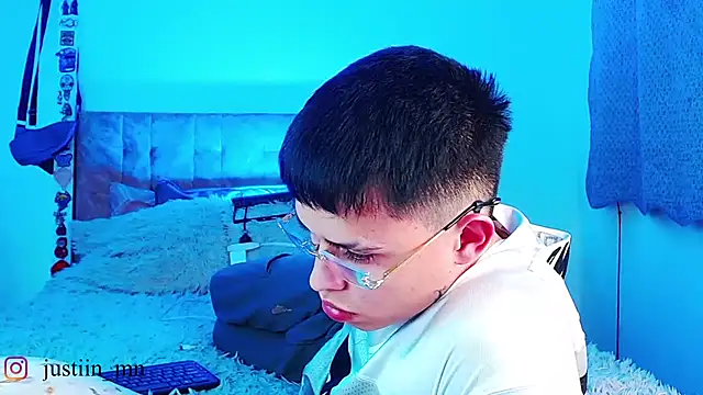 הופעת וובקאם של _justinmoon2