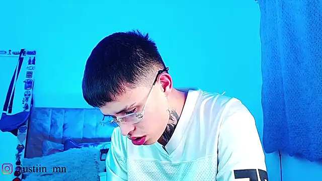 _justinmoon2: διαδικτυακό σόου στην κάμερα