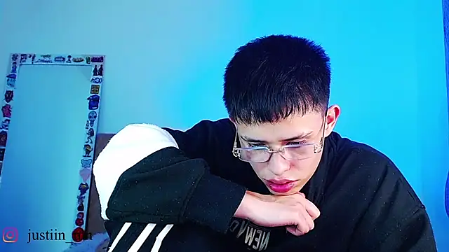 Pokazy przed kamerką – _justinmoon2