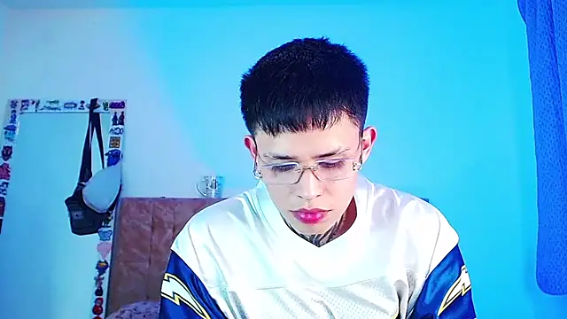 הופעת וובקאם של _justinmoon2