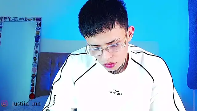 הופעת וובקאם של _justinmoon2