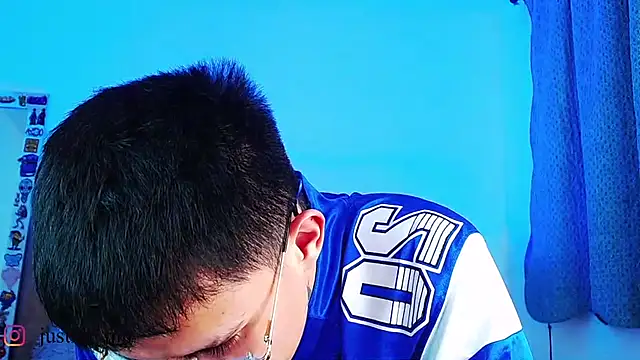 הופעת וובקאם של _justinmoon2