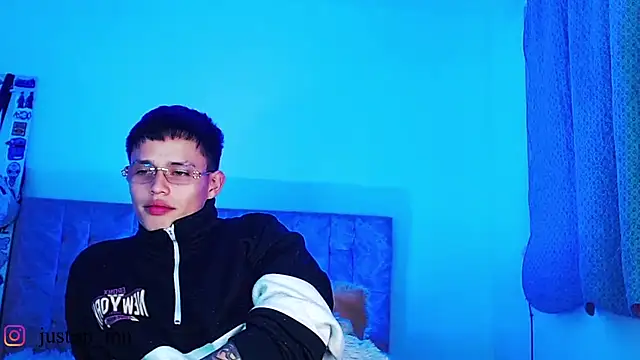 Pertunjukan Kamera Web _justinmoon2
