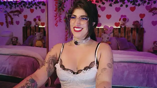 Chat +18 de AzaharJaan ao vivo