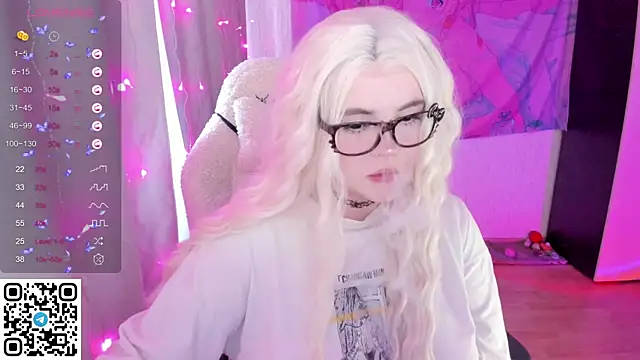 Show modela SelenaCute na web-kameri