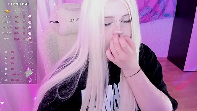 צ'אט XXX בשידור חי של SelenaCute