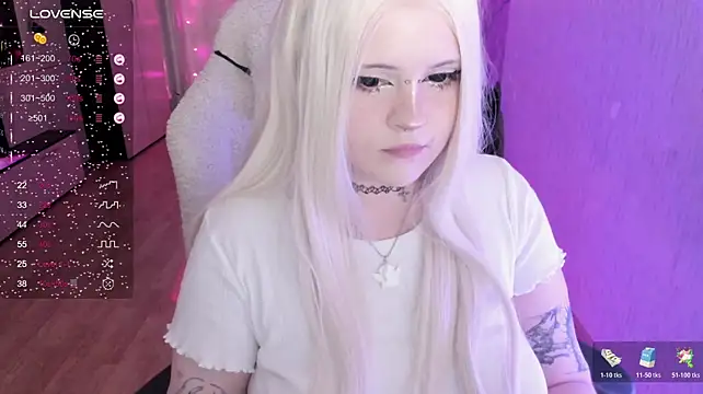 SelenaCute Show in webcam